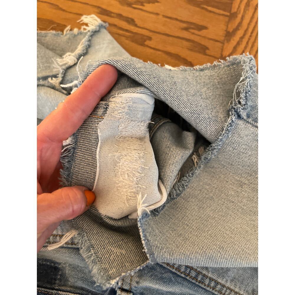 Reformation super distressed Cut off shorts size 24 - Picture 9 of 9